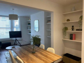 12 Lorne Road by Mia Living Stylish & modern 2 bedroom property
